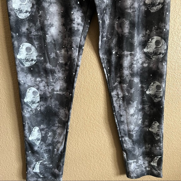 Hot Topic Star Wars Death Star Leggings Medium NWT - Picture 4 of 10